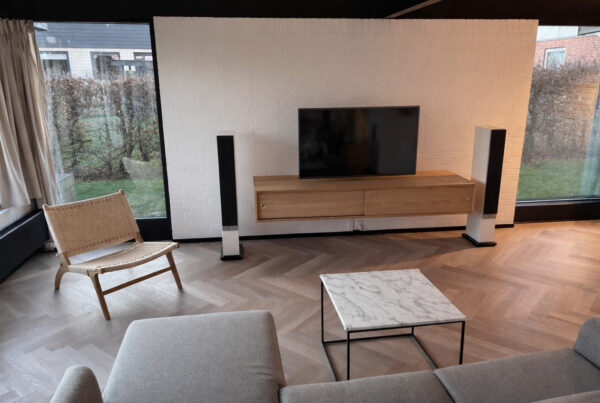 Væghængt tv møbel