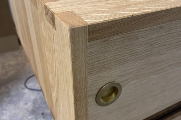 Væghængt tv møbel